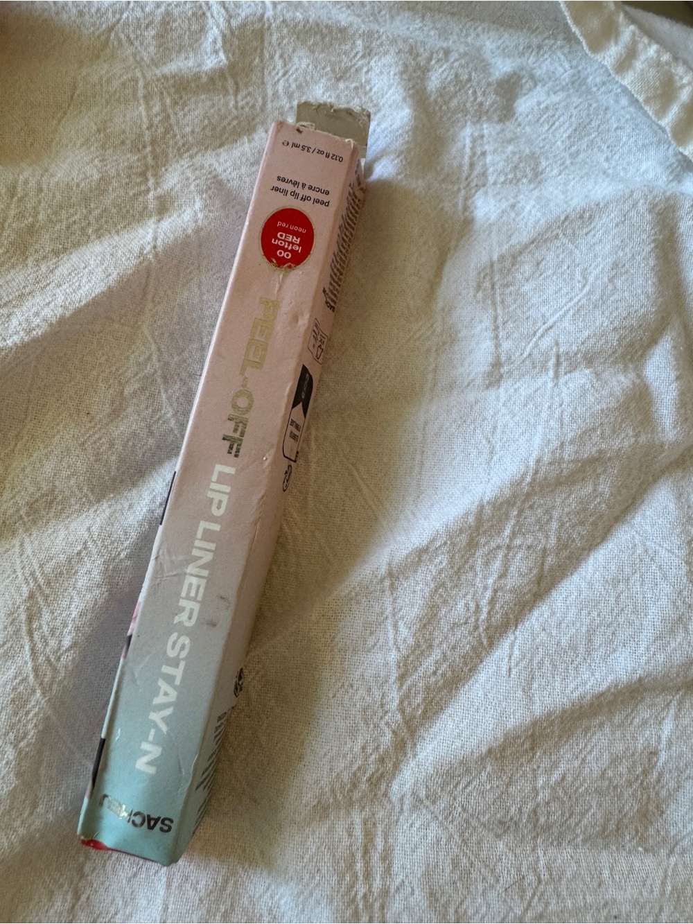Peel-Off Lip Liner Stay-In Packaging - left on red